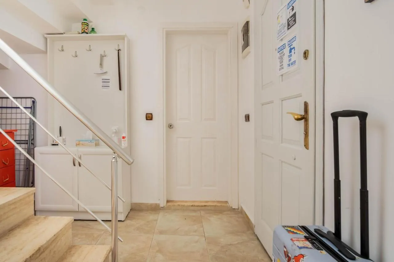 Central Stone House, 2Br, Cozy, Spacy, Terrace, Fast Wifi, Parking Bodrum 0*,